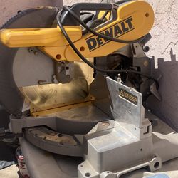 DEWALT 15 Amp Corded 12 in. Compound Double Bevel Miter Saw