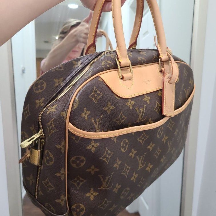 lv deauville with strap