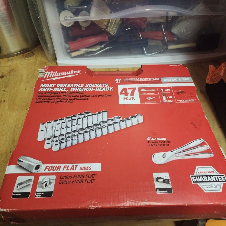 Milwaukee 1/2in 47 Piece Ratchet And Socket Set