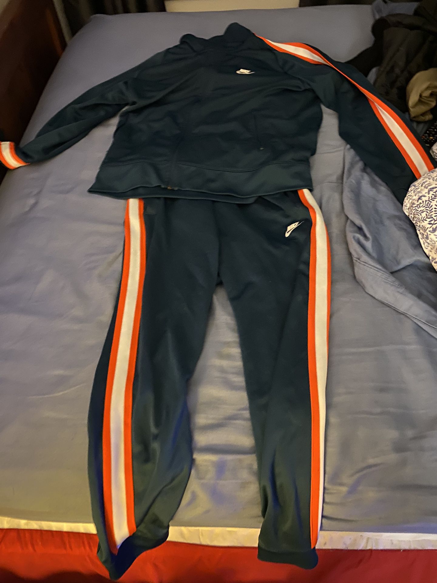 Large Nike Track Suit Includes Top and Bottom