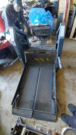 Wheel chair lift