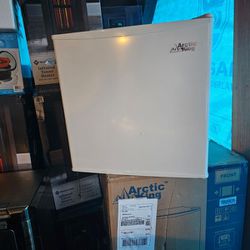 artic king 1.1cu.ft countertop upright freezer 