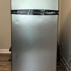 Thomson 7.5 Cu. Ft. Top-Freezer Refrigerator 