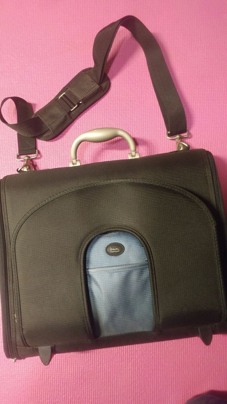 Laptop carrying briefcase
