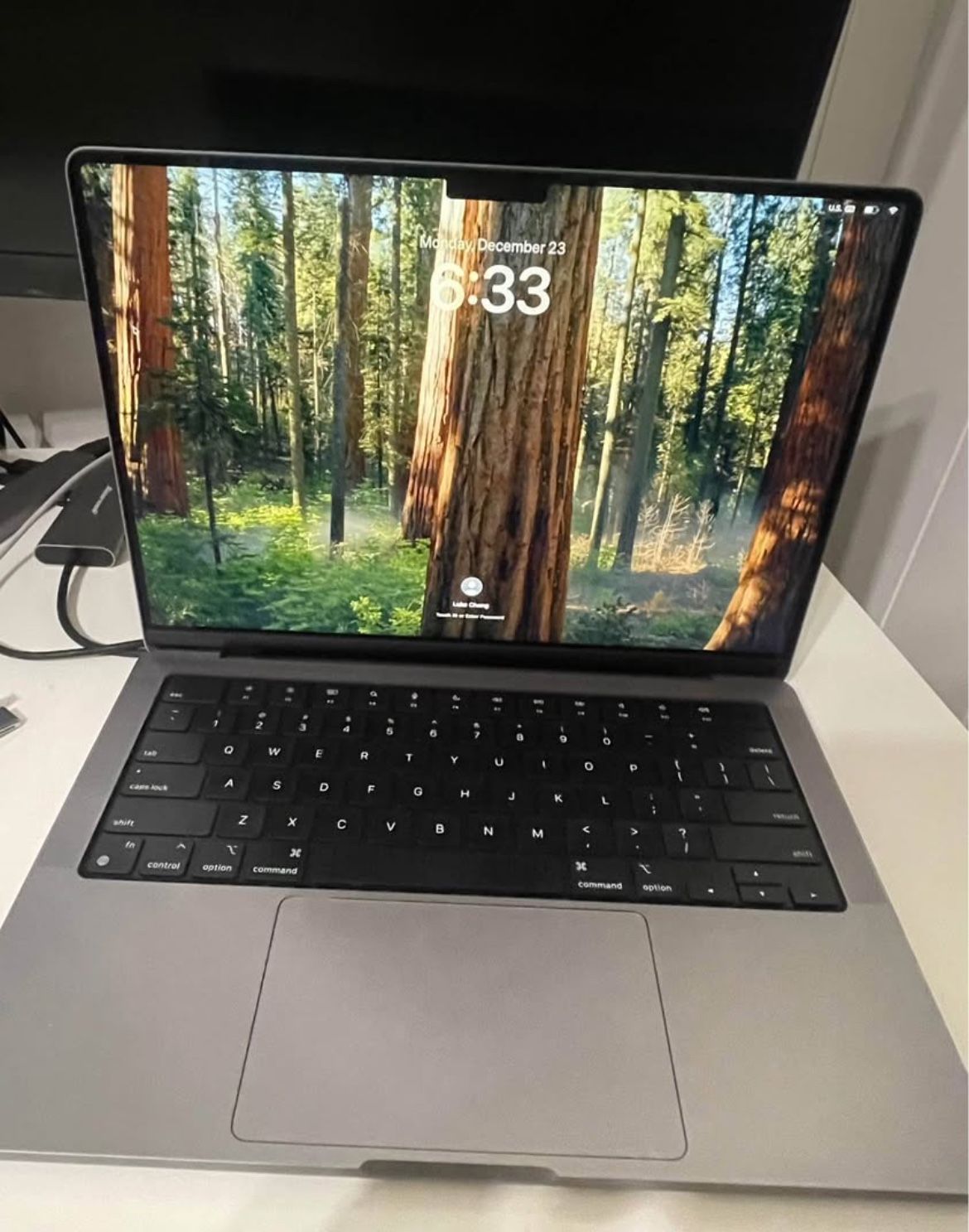 M1 MAX Macbook Pro 32GB RAM 1TB STORAGE 14 Inch