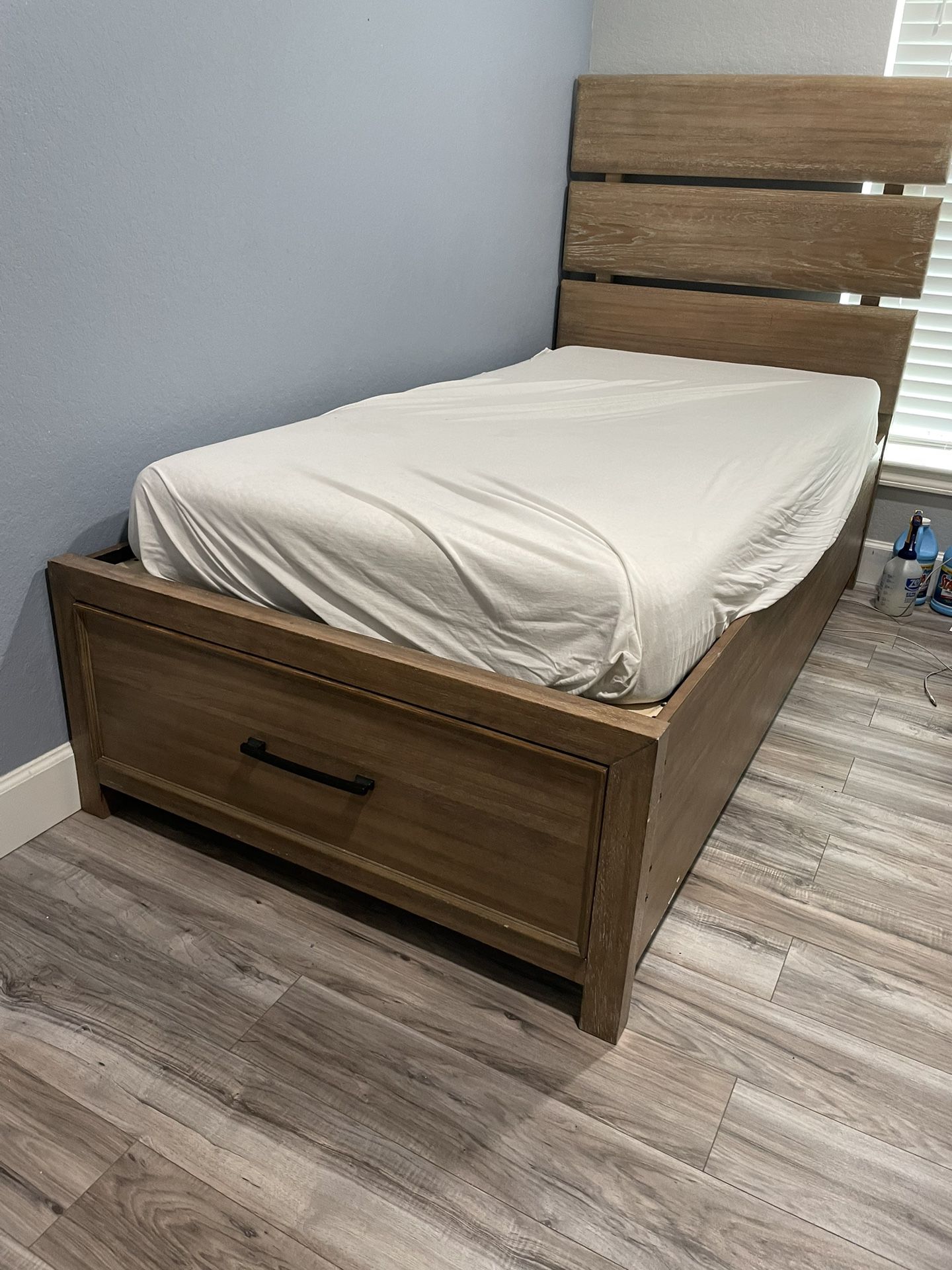 twin bedframe with bed
