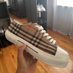 Burberry shoes 