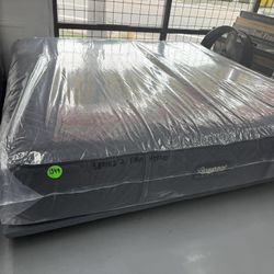 KING SIZE SIMMONS BEAUTYREST BLACK SERIES 2 (FIRM) HYBRID MATTRESS & BOX SPRINGS BED SET
