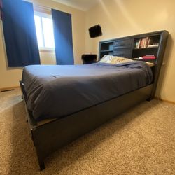Queen size Bed frame W/ Drawers 4 Total