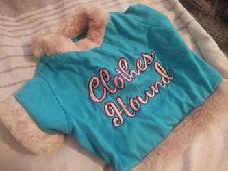 PET OUTFIT SHIRT, VERY STYLISH HAS FAUX FUR, SOFT & CUTE, SAYS SIZE SM BUT ROOMY, FOR HOLIDAYS AND ANY DAY! GOOD QUALITY, NEW SHIRT
