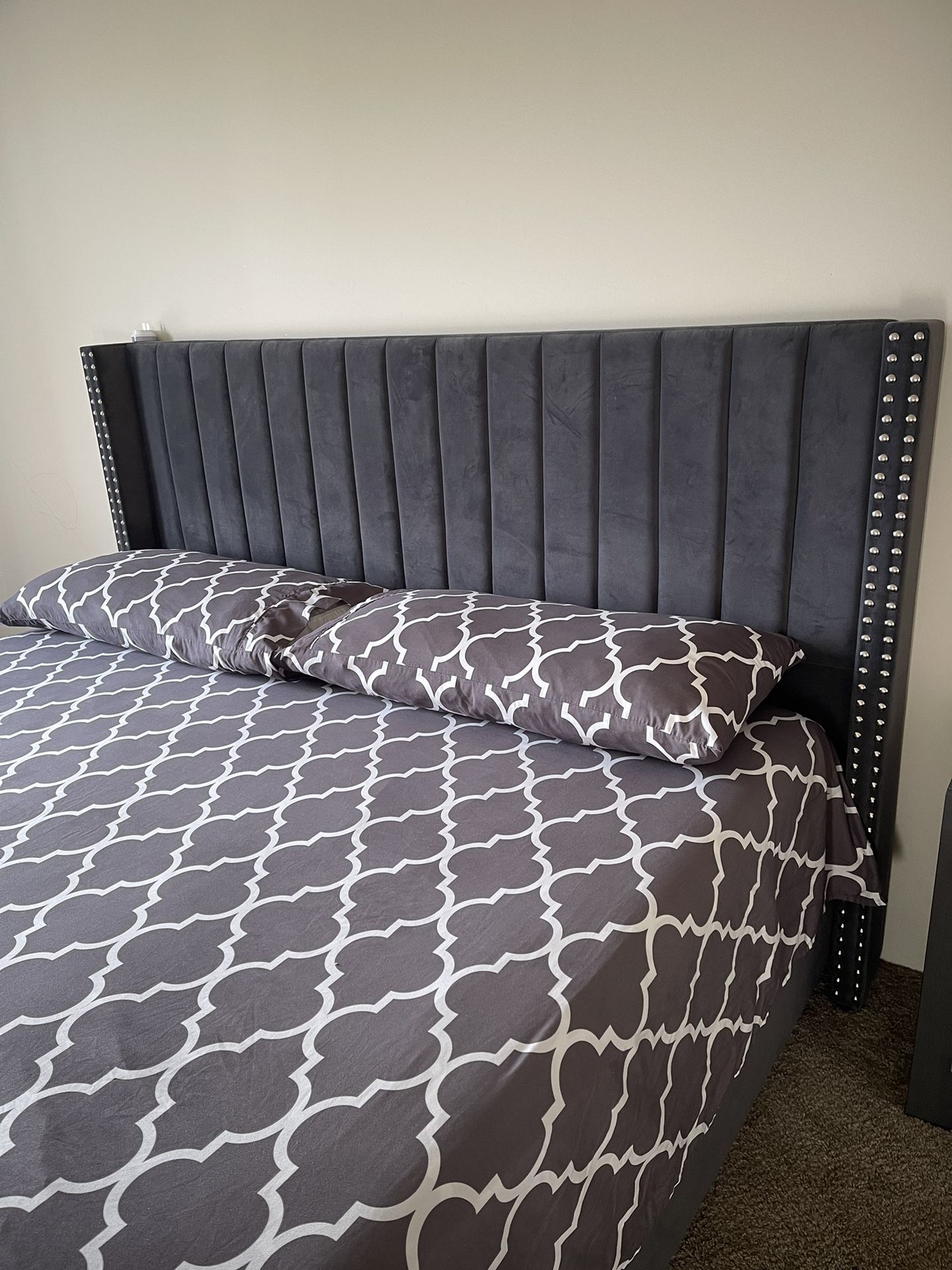 King Size Bedroom Set for Sale in Waterville, OH OfferUp