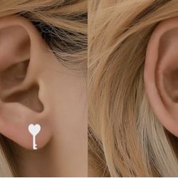 Pick up from Mount Juliet 37122..New beautiful Silver lock n key theme stud earrings with box ..excellent condition 