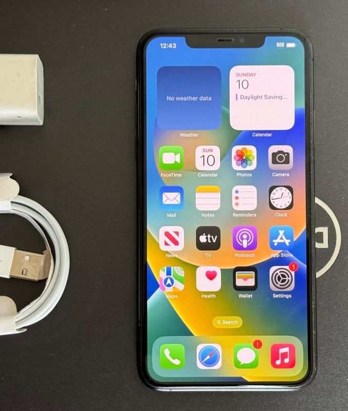 iPhone 11 Pro Max , Factory Unlocked, Excellent Condition Like New