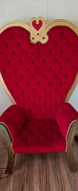 Queen chair
