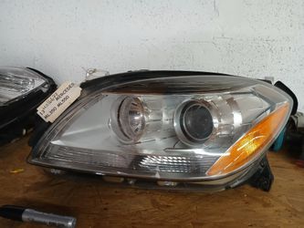 2013 Mercedes W166 ML 63 ML550 Left driver side Headlight Halogen OEM