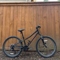 Specialized Hotrock 24 – Kids’ / Youth Mountain Bike Aluminium Bicycle