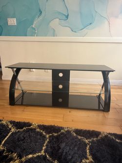 Modern Black Tempered Glass TV Stand – Excellent Condition