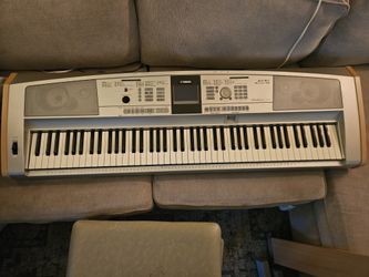 Yamaha Portable Grand DGX-505