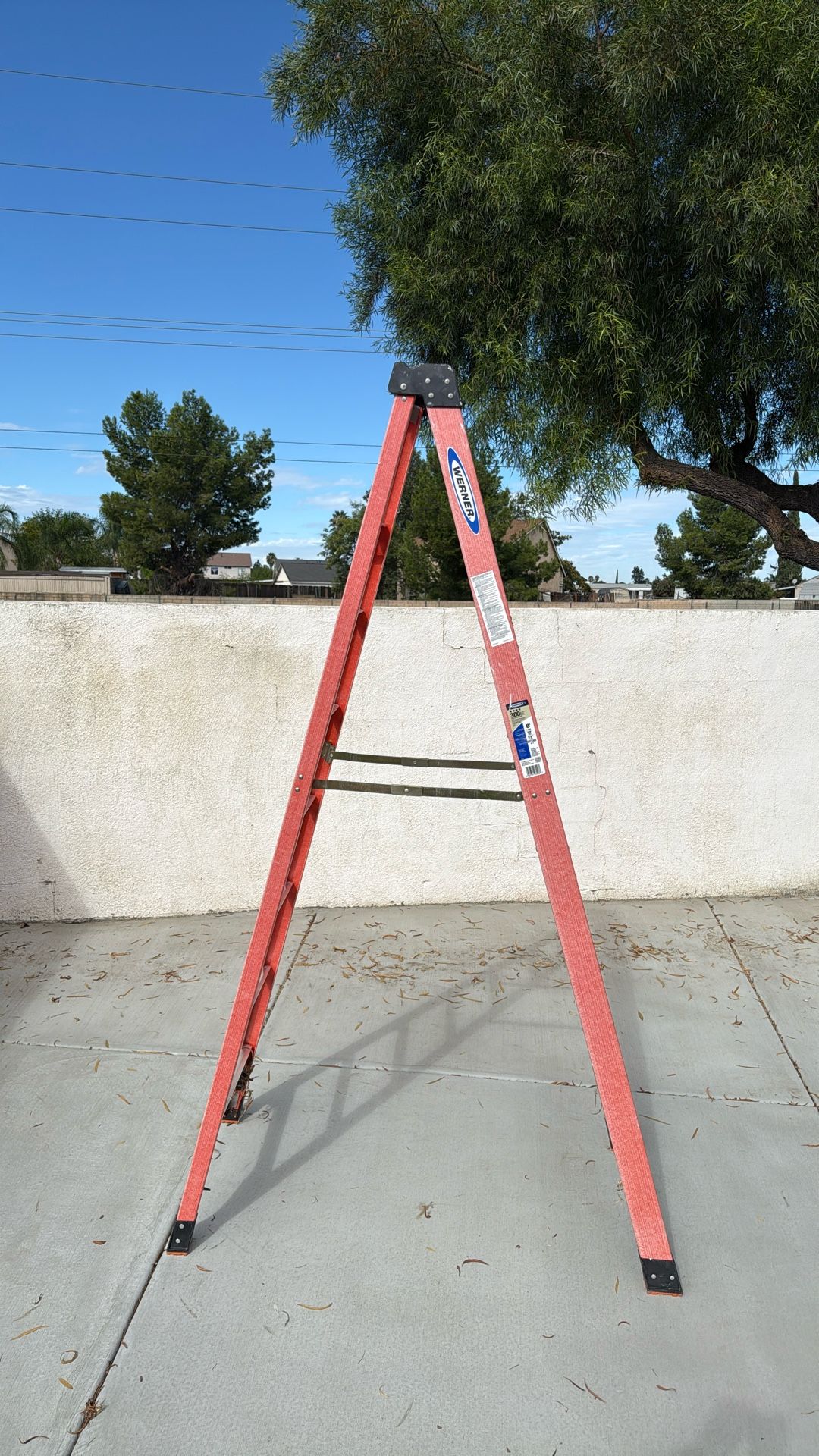 8 Ft   High  Ladder Like New 