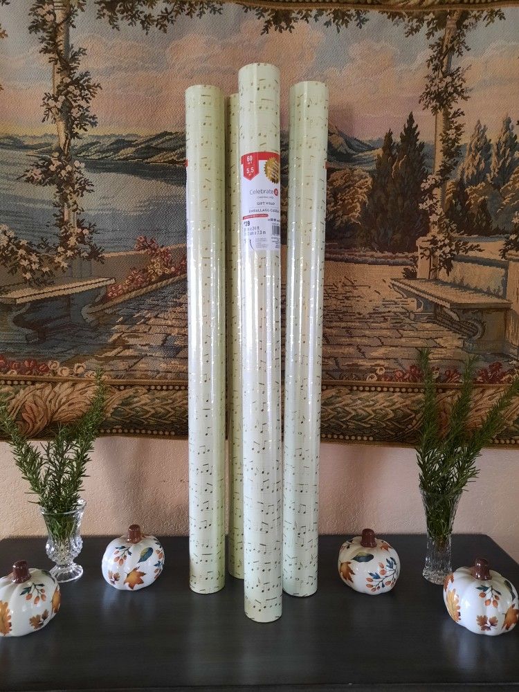 4 Rolls of Wrapping Paper