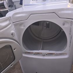 Maytag Gas Dryer King Size Capacity And Heavy Duty Works Excellent 
