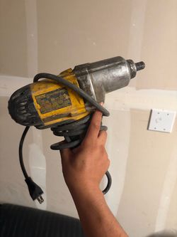 Corded impact wrench DeWalt