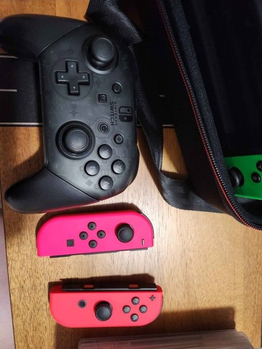Nintendo Switch Pro Controller And Joycons