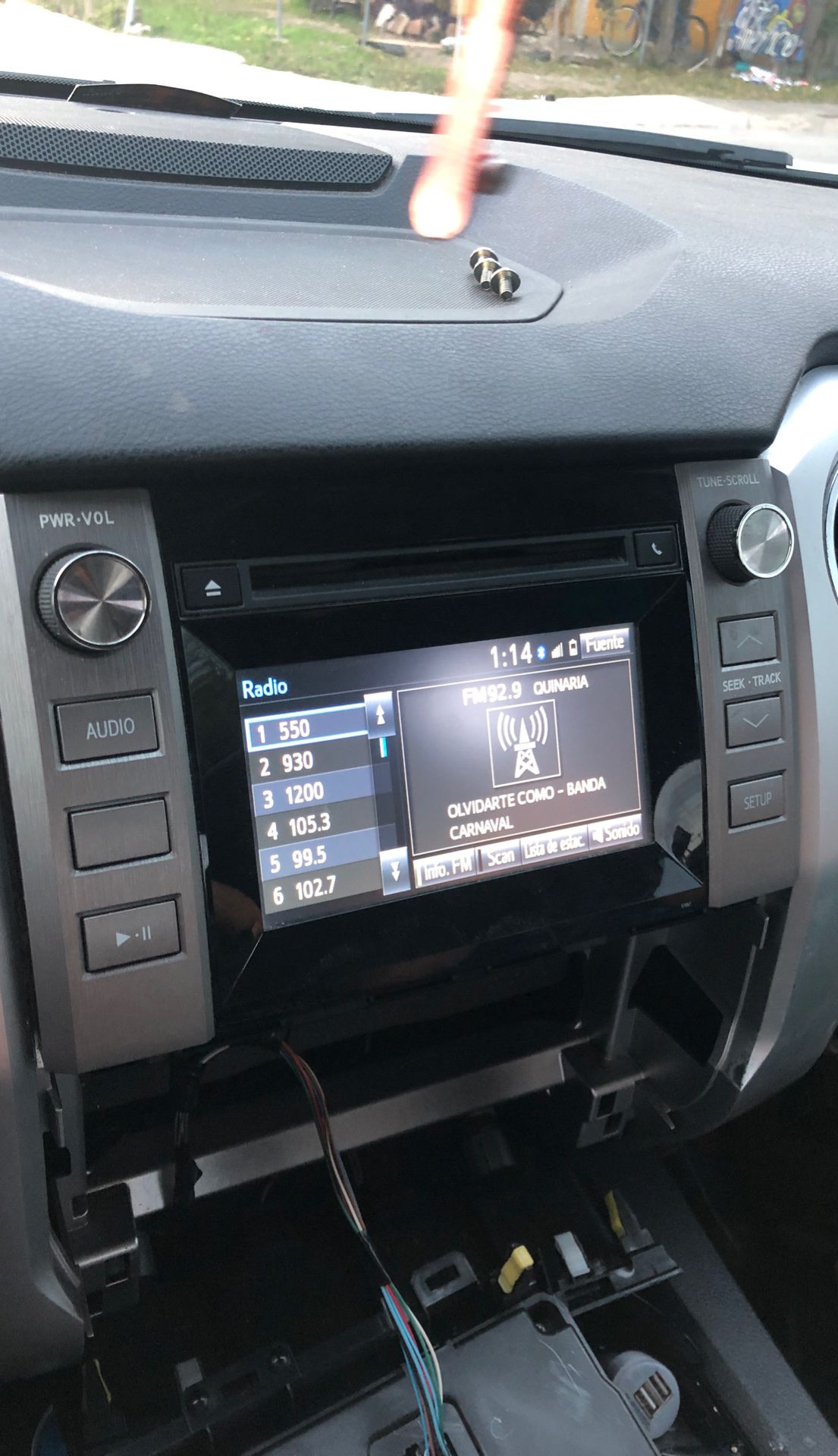 2015 Toyota Tundra radio