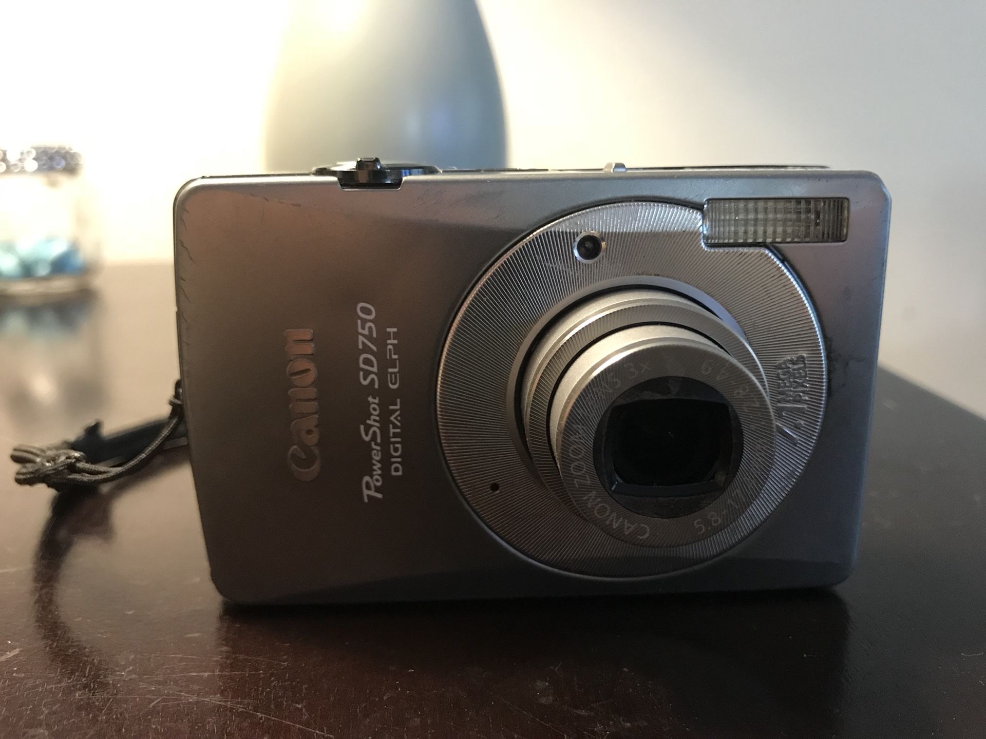 Canon PowerShot SD750 Digital Camera