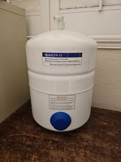 Pressure water tank