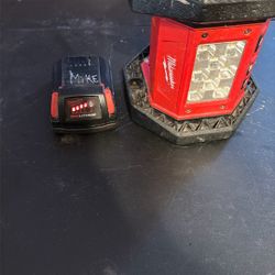 Milwaukee Flood Light With Battery 