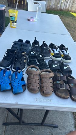Used toddler boys shoes size 9c