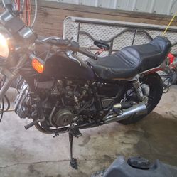 83 Honda Magna 750. 