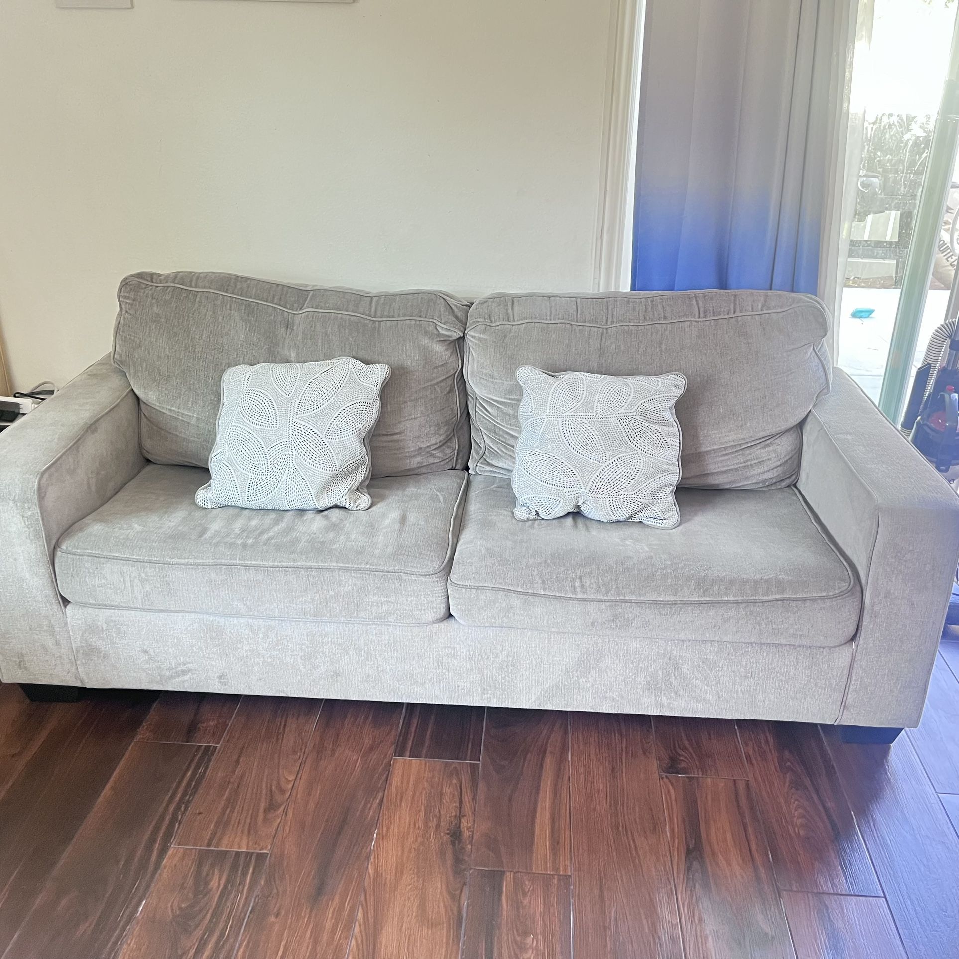 set of 1 small sleep sofa bed , , two small chairs and coffe table !