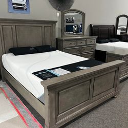 Beige 8 Piece Queen Bedroom Set • Classic Design