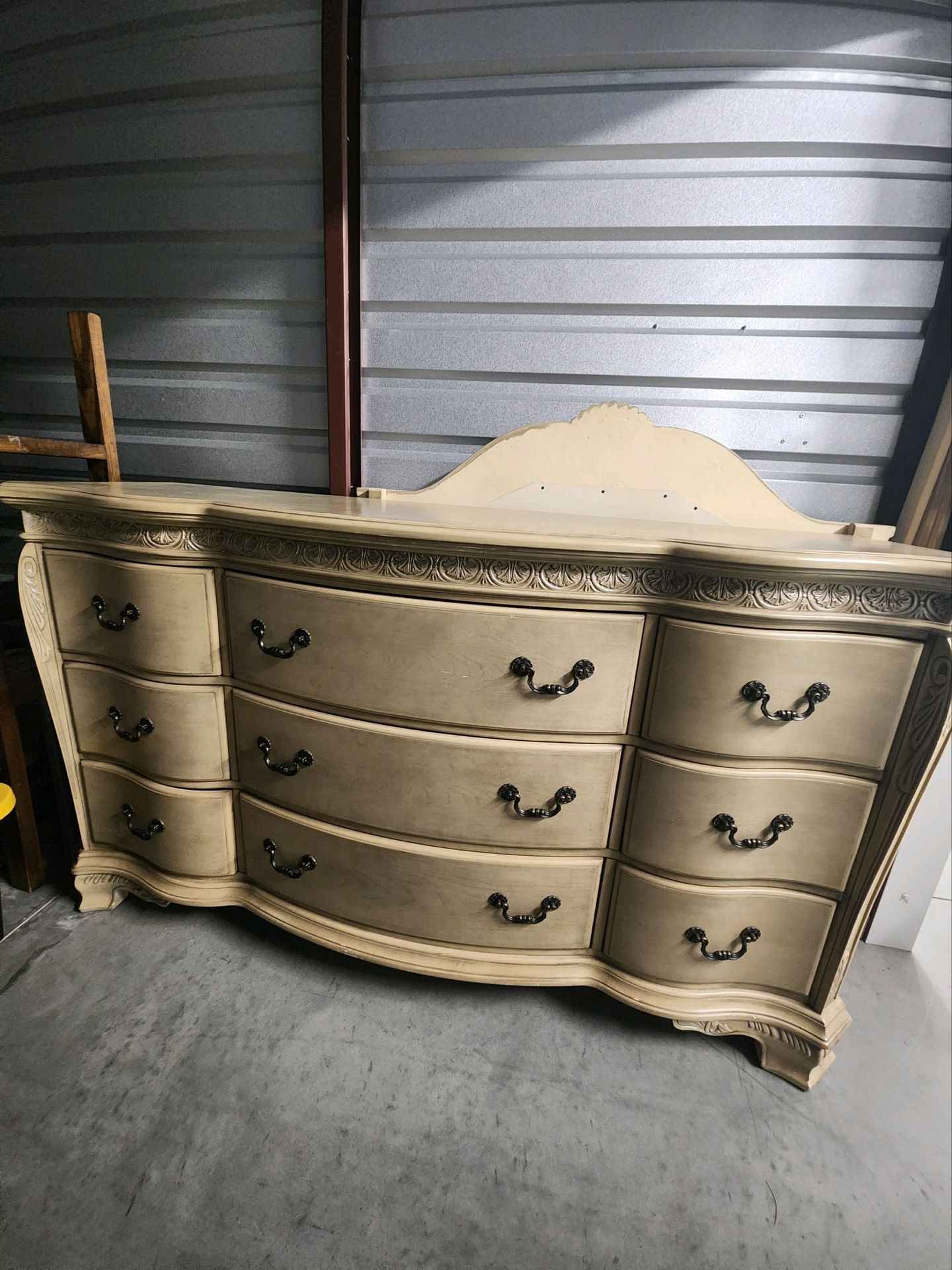 9 Drawer Dresser With Mirror