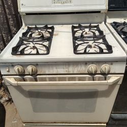 *For Parts* 3 Stoves & 1 Dryer / 3 Estufas & 1 Secadora *Para Partes*