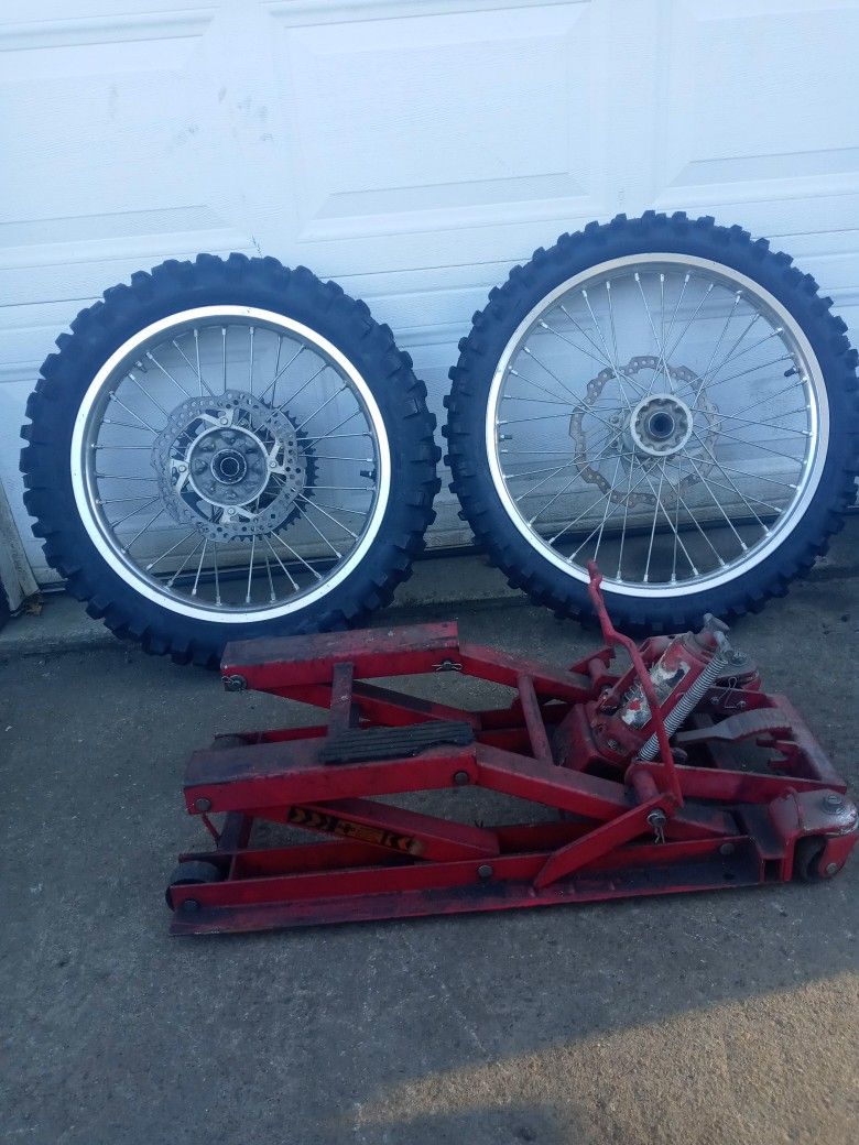 Dirt Bike Tires & Lift