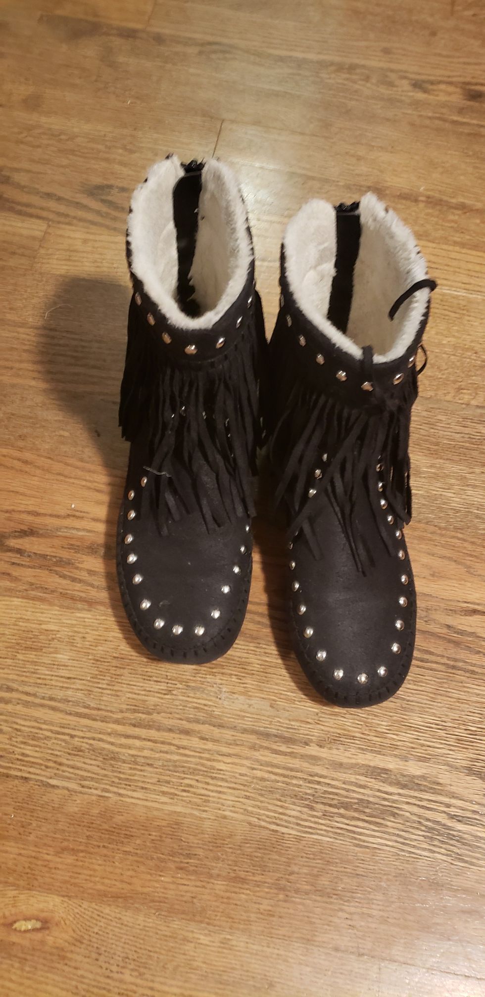 Size 7 boots with fringe