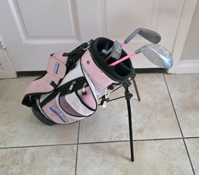 Club Pro Girl Golf 4 piece set pink right Handed with Putter, 7 iron, driver