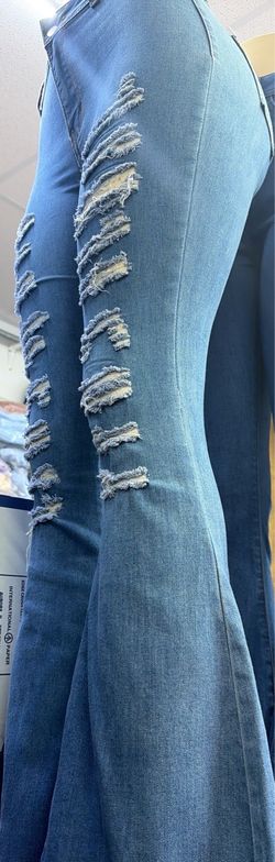Distressed Flare Jeans Light Wash