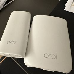 NETGEAR Orbi RBW30 AC2200 Wall-Plug Whole Home Mesh WiFi Satellite Extender + RB20