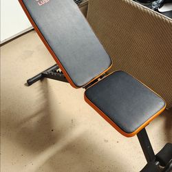 Adjustable weight bench