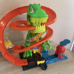 Dino Hot Wheel Track Set 