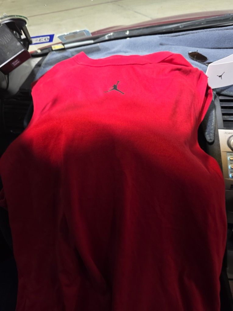 New Jordon Sleeveless Red Med