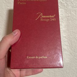 Baccarat Rouge 540 cologne