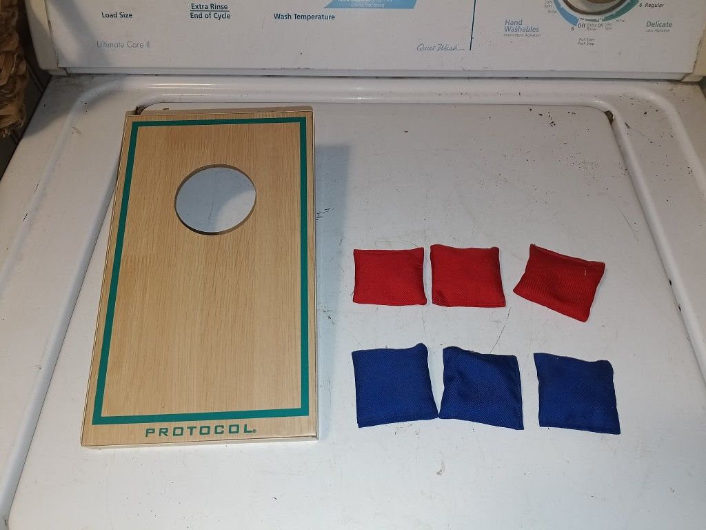 Small desktop cornhole board