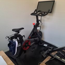 $459 🚴‍♂️ Slightly Used Peloton Bike – Ride Into Fitness for Less! 🚴‍♀️