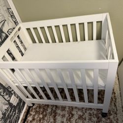 Collapsible Wood Baby Crib