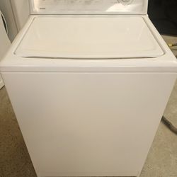 SELLING KENMORE WASHING MACHINE EVERYTHING IS WORKIN WITH WARRANTY 